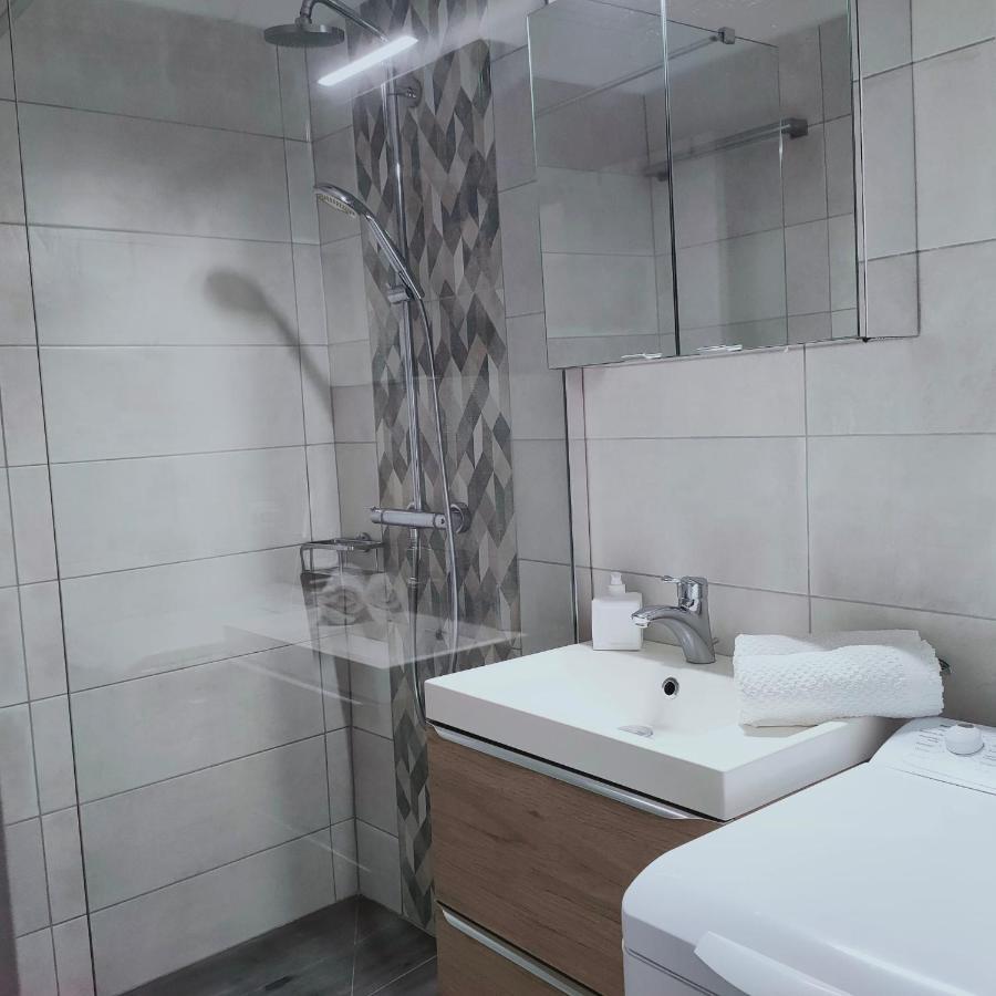 Farniente Riviera Apartment Манделю-ла-Напул Екстериор снимка